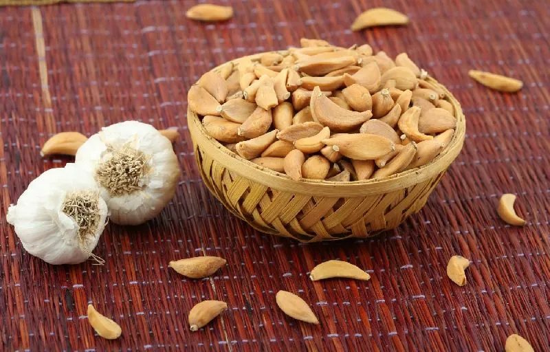 Garlic Flakes (Clove) - Dev Tandoor Industries